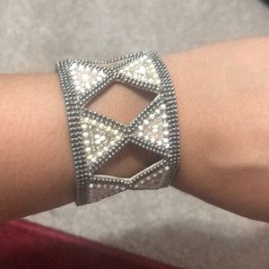 3/$20 🌟 Beaded bracelet on faux leather backing